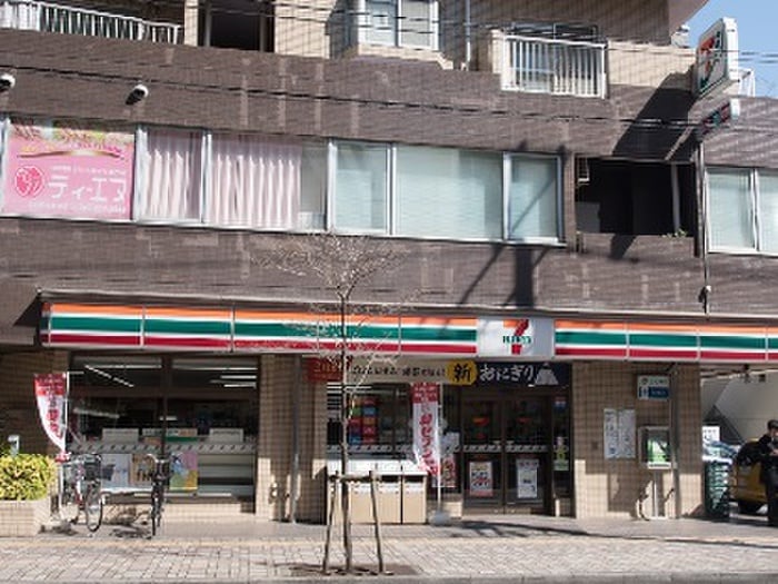 セブンイレブン(コンビニ)まで107m フィレ・デ・フルール