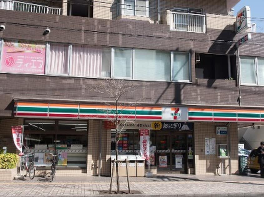 セブンイレブン(コンビニ)まで107m フィレ・デ・フルール