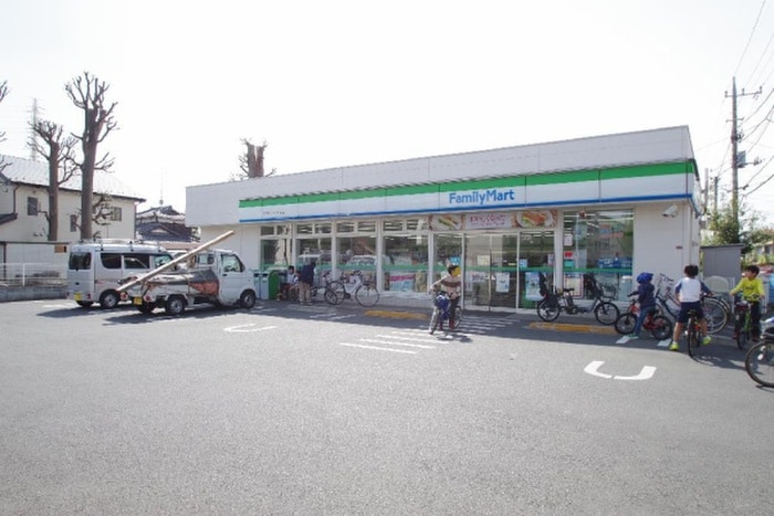 ファミリーマート松原6丁目店(コンビニ)まで290m サークルハウス東松原