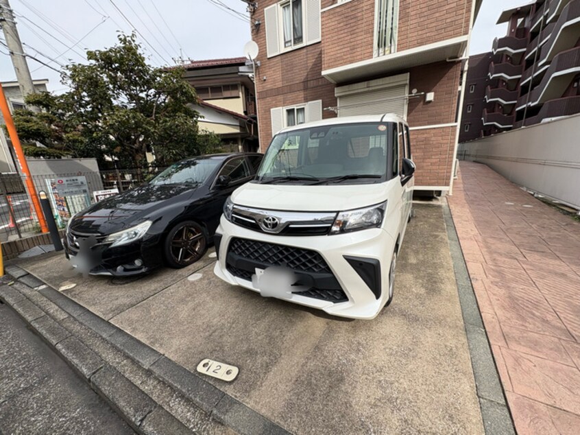 駐車場 四葉の光