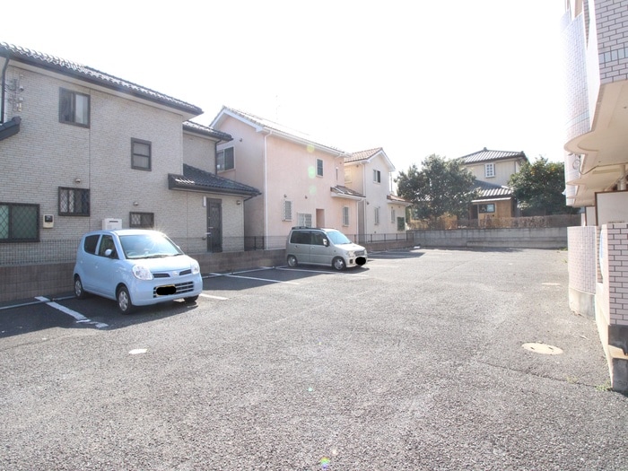 駐車場 グランドヒルズ