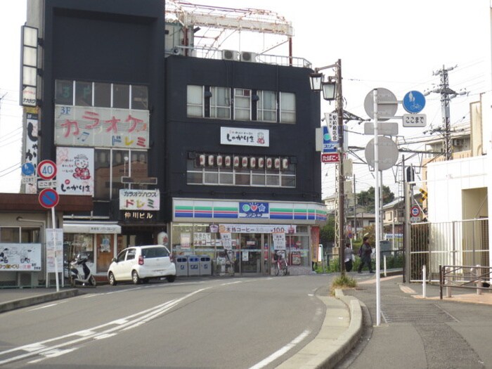 スリーエフ東海大学駅前本店(コンビニ)まで415m LIVE　COURT東海大学前