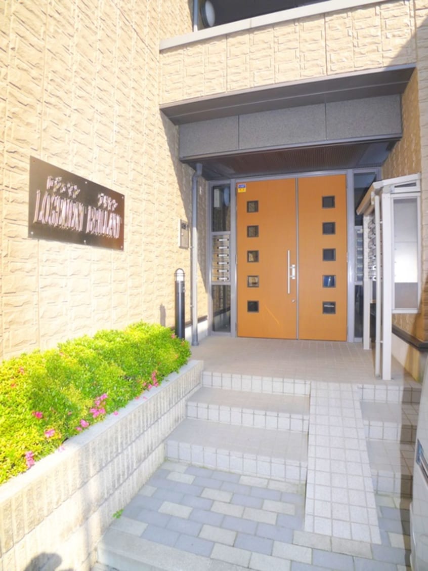 エントランス部分 ロジュマンブリヤン