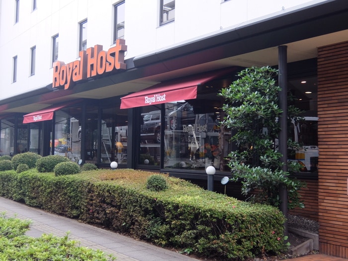 ロイヤルホスト桜新町店(その他飲食（ファミレスなど）)まで861m パールハイツ