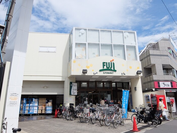 FUJI用賀店(スーパー)まで279m Ｗｉｓｔｅｒｉａ　Ｃｏｕｒｔ