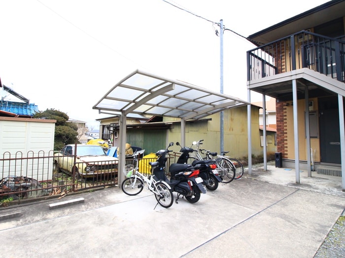 駐輪場 メゾンわかくさ