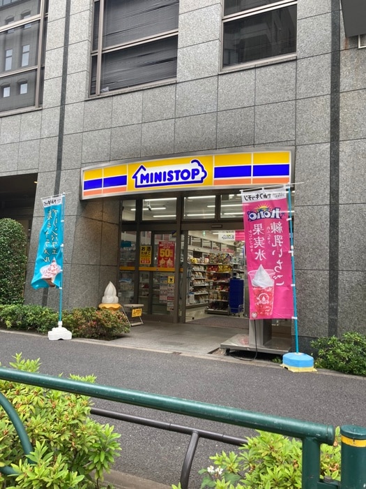 ミニストップ四谷三丁目店(コンビニ)まで553m ＣＯＮＴＥＬ　ＹＯＴＳＵＹＡⅡ