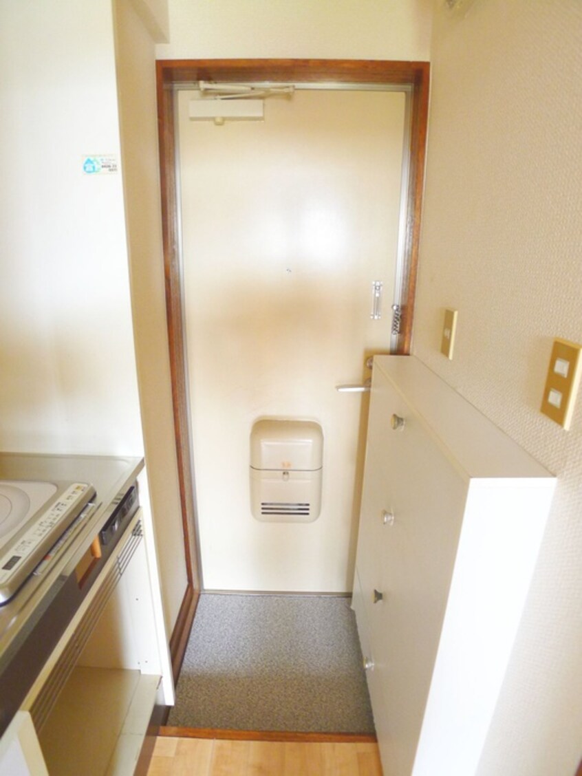 玄関 千代ハイツ