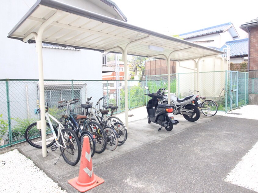 駐輪場 トラストビラ多摩センター