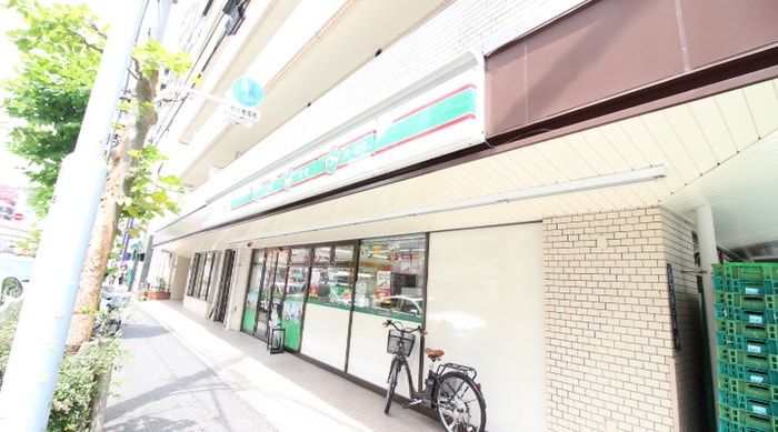 物件(コンビニ)まで85m カスタリア北上野