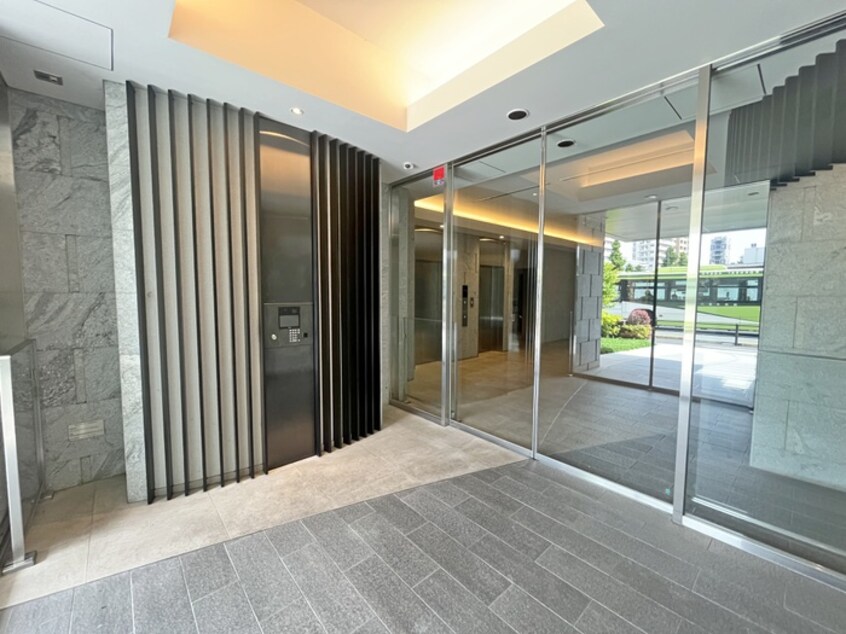 エントランス部分 クレストコート志村坂上