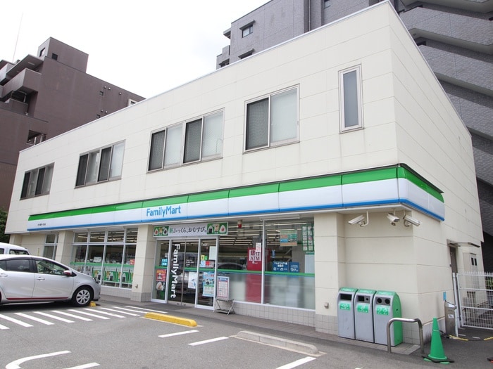 ファミリーマート(コンビニ)まで126m リヴィエ－ル