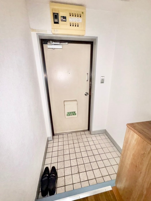 玄関 ルルド・タカハラ