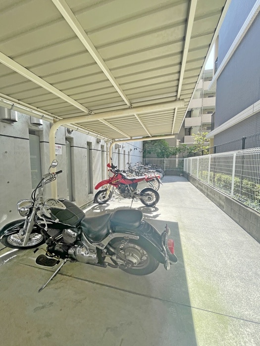 バイク置き場 ZESTY小豆沢公園