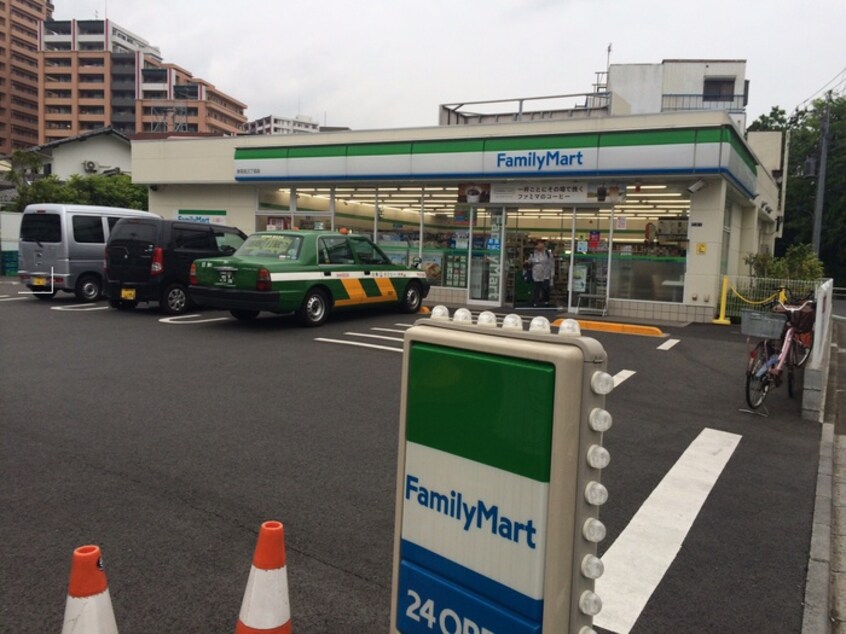 ファミリーマート赤羽北三丁目店(コンビニ)まで254m ZESTY小豆沢公園