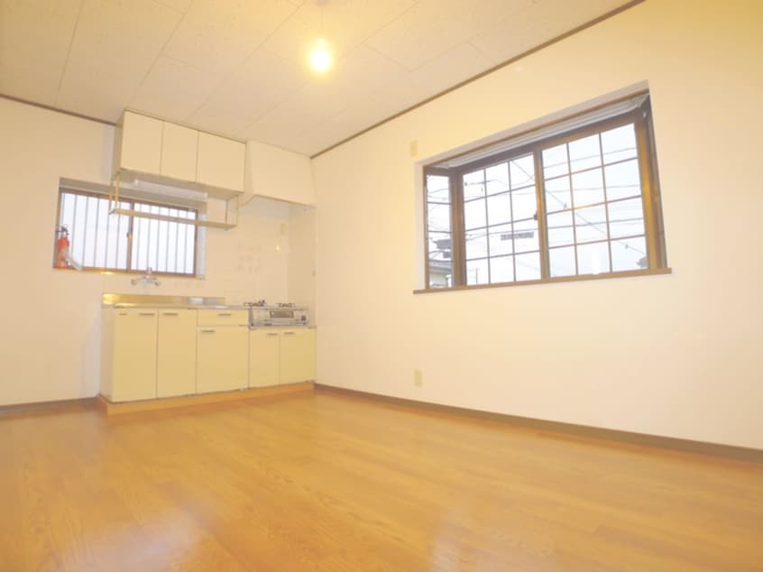 内観写真 シャトルナカケイ