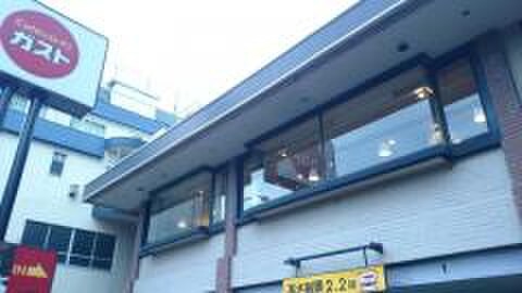ガスト上大岡店(その他飲食（ファミレスなど）)まで800m シャトレレアール上大岡