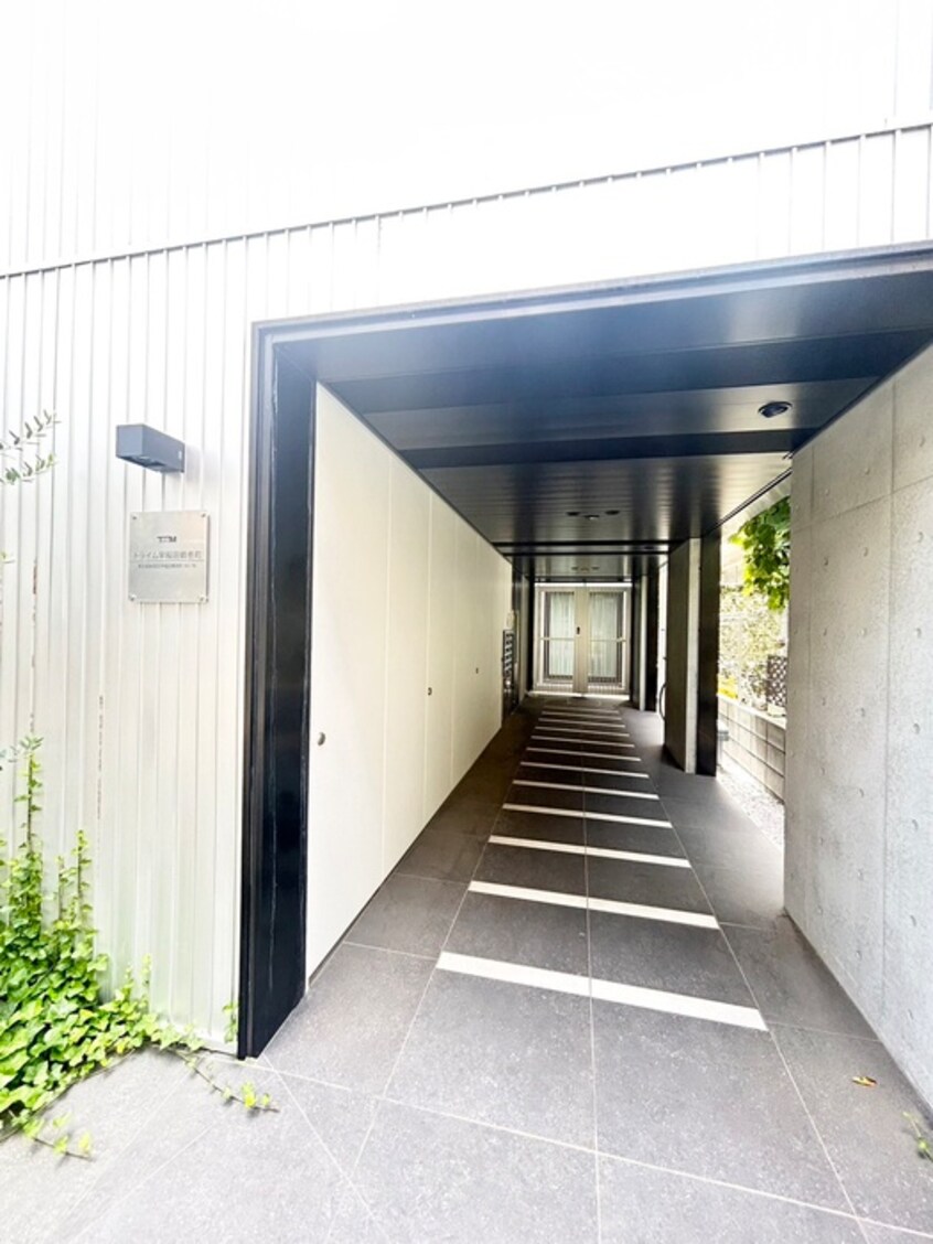 エントランス部分 トライム早稲田鶴巻町