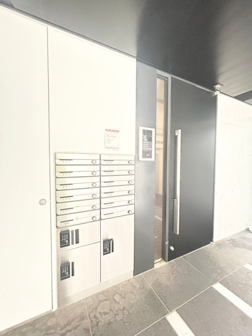 エントランス部分 トライム早稲田鶴巻町