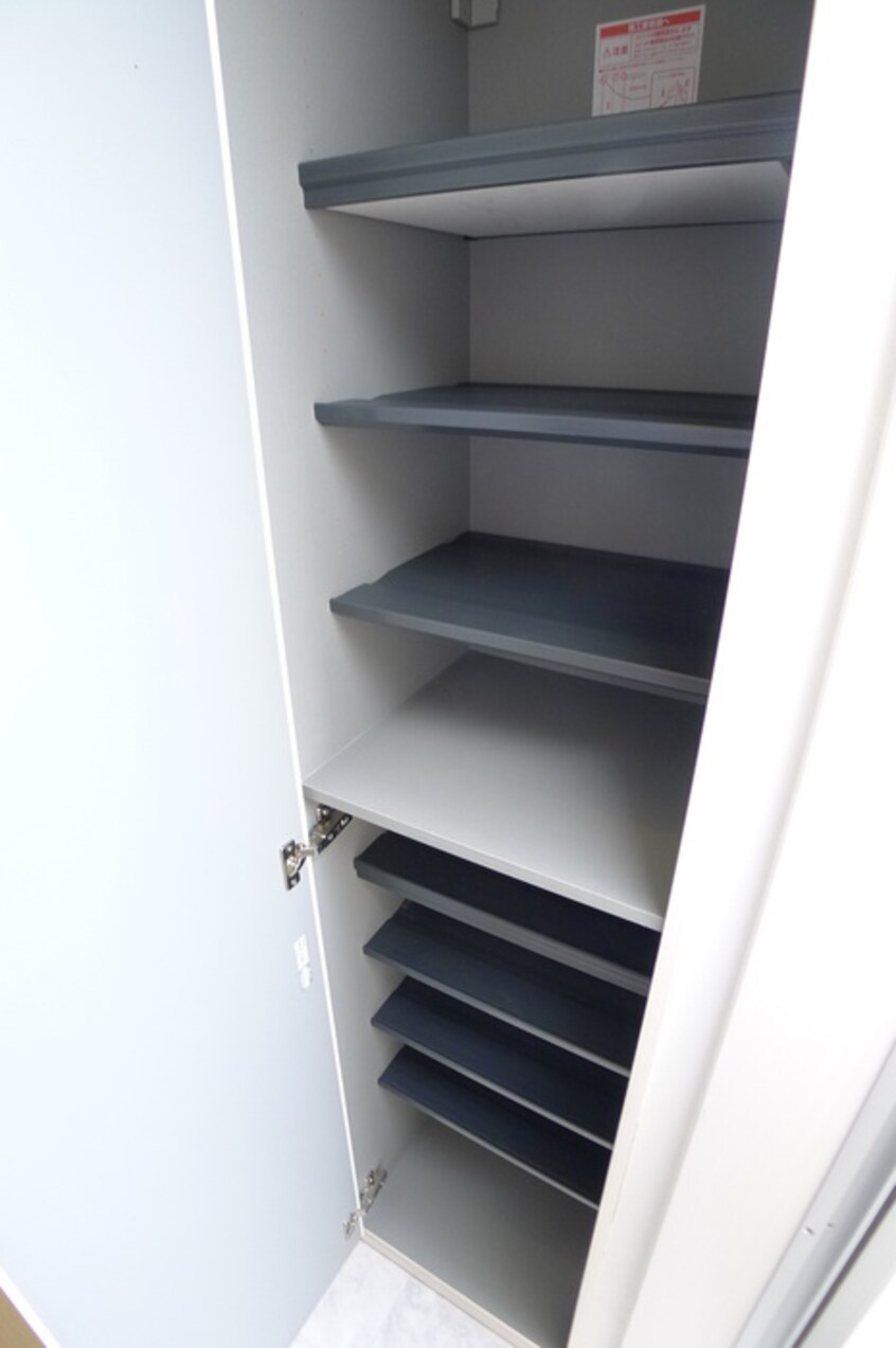 靴箱 シャンティ道場北