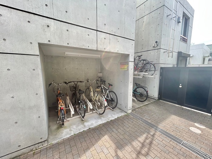 駐輪場 ZESTY高円寺南