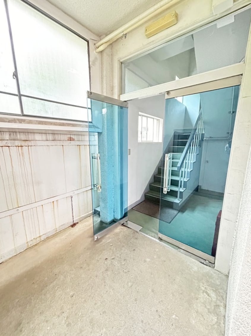 エントランス部分 日新マンション