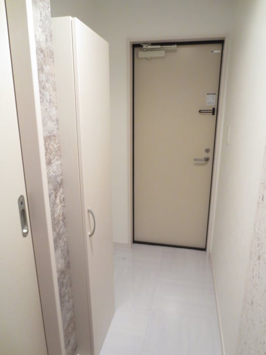 玄関 シャルマン港町