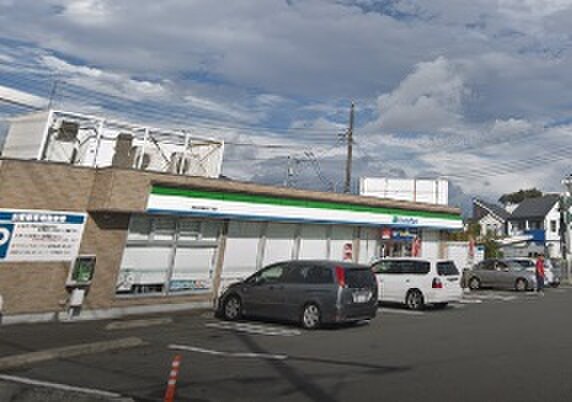 ファミリーマート 海老名中新田五丁目店(コンビニ)まで220m コーポ海老名
