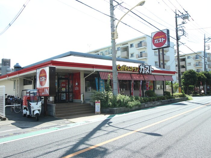 ハイシックスコート(その他飲食（ファミレスなど）)まで160m ハイシックスコート