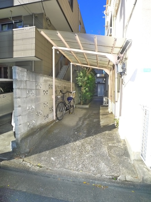 駐輪場 四谷荘