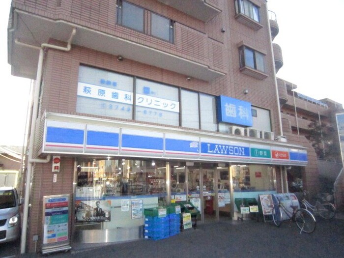 ローソン鎌田三丁目店(コンビニ)まで450m 静幸荘