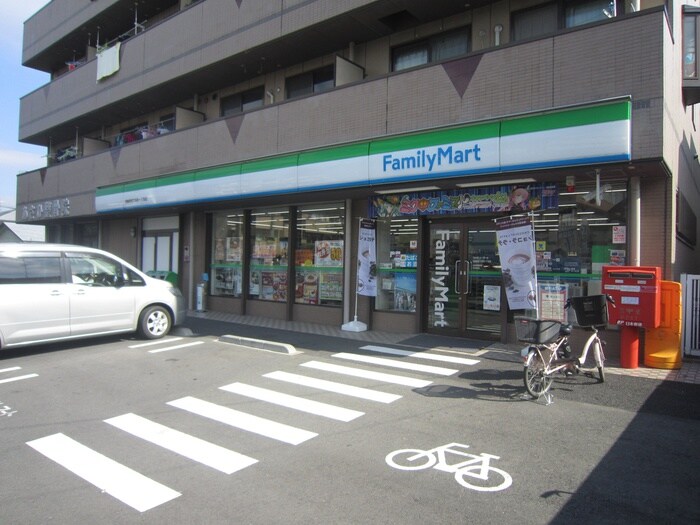 ファミリーマート(コンビニ)まで380m チャコ－ルハイツＢ