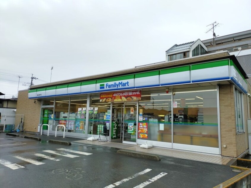 ファミリーマート 福生加美平店(コンビニ)まで72m エッソール福生