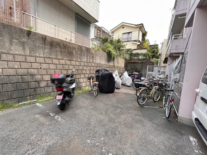 駐輪場 カスティール・タナベ