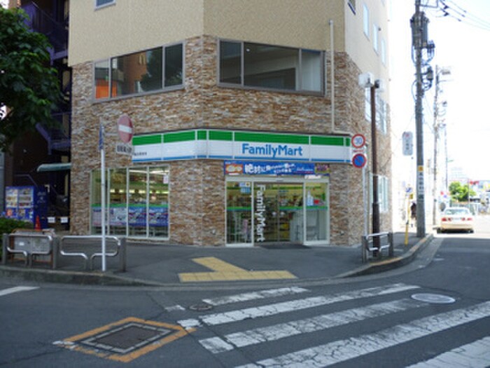 ファミリーマート 福生駅前店(コンビニ)まで399m メゾンベル