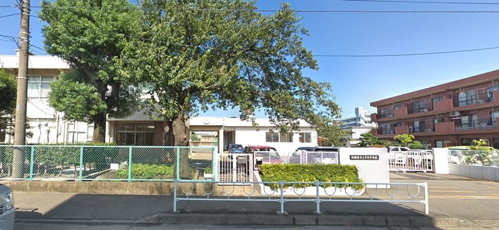 中央中学校(中学校/中等教育学校)まで717m 矢部戸建