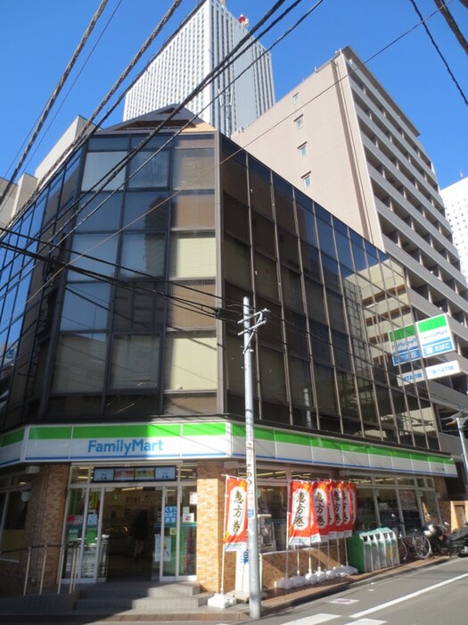 ファミリーマート　東池袋春日通り店(コンビニ)まで89m コンフォリア東池袋ＥＡＳＴ