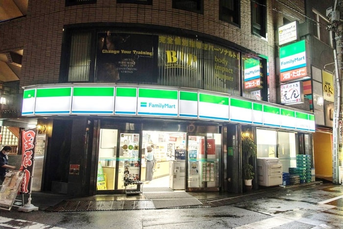 ファミリーマート　北大塚二丁目店(コンビニ)まで130m ウエリスアーバン大塚