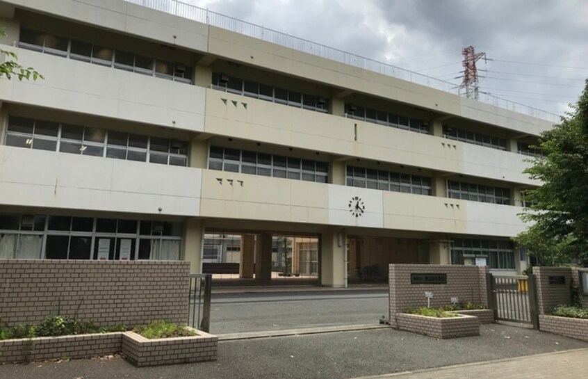 東山田中学校(中学校/中等教育学校)まで1099m ガーデンハイツ