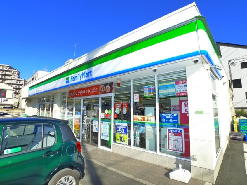 ファミリーマート(コンビニ)まで348m ルリアン西新井本町