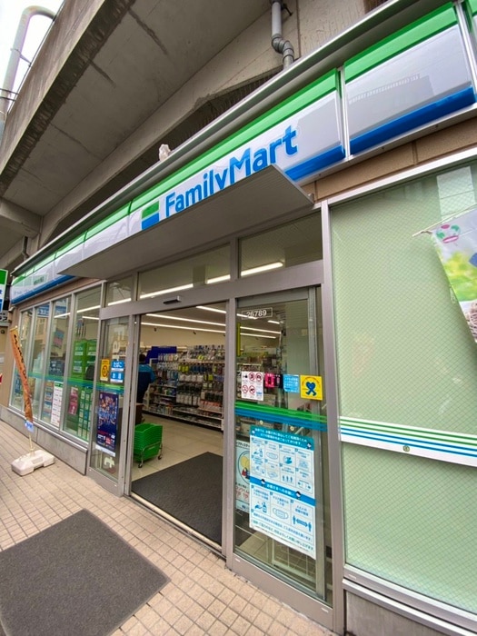 ファミリーマート 練馬中村橋店(コンビニ)まで631m 第２けやき荘