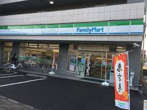 ファミリーマート鶴川駅西口店(コンビニ)まで530m グランドヒル岡上Ａ