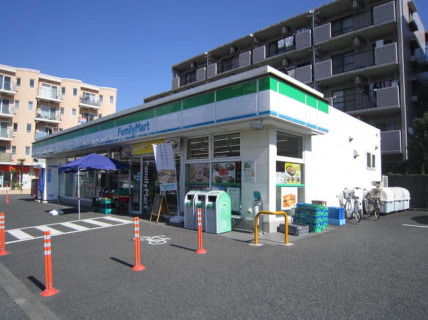 ファミリーマート(コンビニ)まで84m リブリ・グランコート新羽