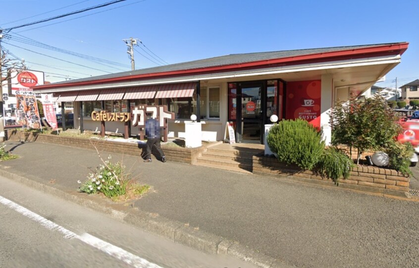 ガスト　藤沢弥勒寺店(その他飲食（ファミレスなど）)まで700m BelleVille