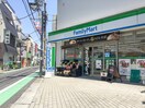 ファミリーマート 千歳船橋駅北店(コンビニ)まで299m レオパレスみや