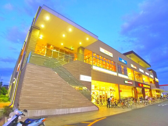 サイゼリヤ(その他飲食（ファミレスなど）)まで880m パインリーブス