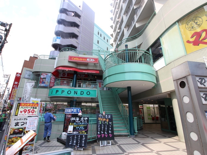 物件(その他飲食（ファミレスなど）)まで950m 生駒荘