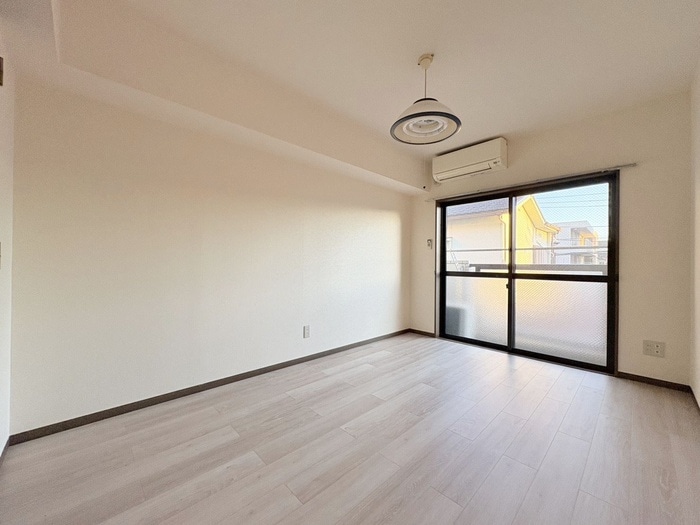 内観写真 ミラ轟