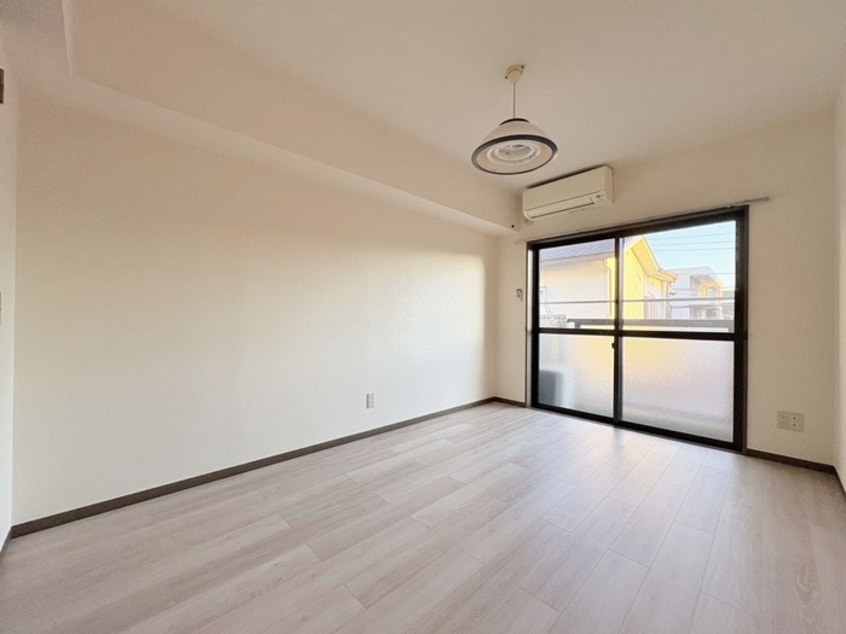 内観写真 ミラ轟