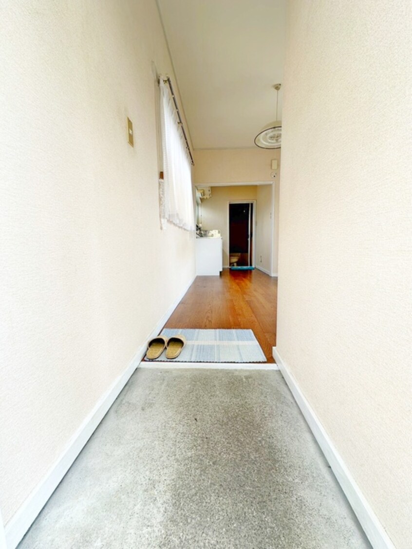 玄関 ホワイトルーム